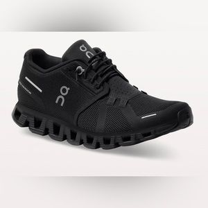 On Cloud 5 Women’s All Black Size 7 Worn Once